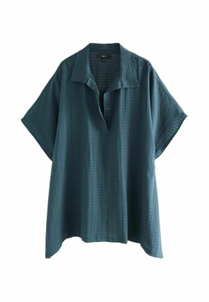Stort teal-färgat skjorta med en texturerad, ribbad mönster, öppen krage och korta ärmar. Tillverkad av lättviktig tyg för god andning.