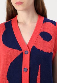 Thumbnail Image 7