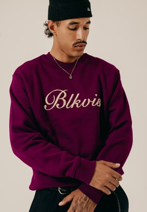 BLKVIS, BOLD SCRIPT CREWNECK - Суитшърт - dark purple