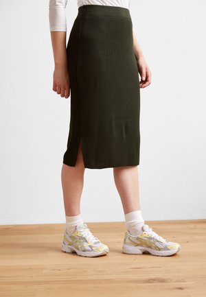 ONLY ONLPEACH PENCIL MIDI SKIRT - Pencil φούστα - duffel bag