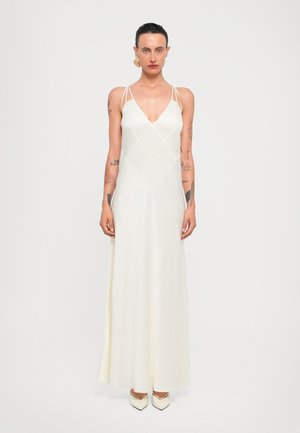 Maxi-jurk in zacht witte stof met een V-hals, spaghettibandjes, een diamanten patroon op de bodice en een vloeiende silhoeet.