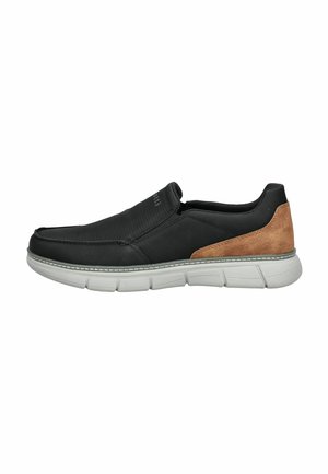 Mocassin noir en cuir texturé avec une accent en suède beige au niveau du talon, doté d'une semelle en caoutchouc blanc flexible et de détails cousus.