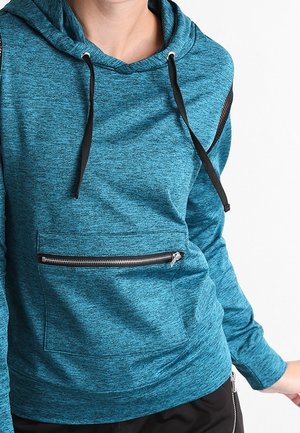 Sweat à capuche bleu chiné avec cordons noirs, poche zippée à l'avant et détail en mesh sur les manches, porté par une personne.