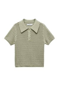 Polo a maniche corte di colore verde oliva in maglia, con apertura a bottoni e motivo a traforo su tutta la superficie.