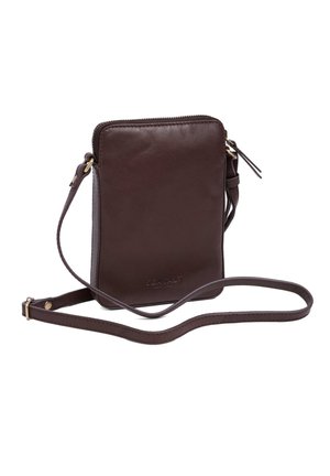 Petit sac bandoulière en cuir marron foncé avec une longue sangle réglable, fermeture zippée et logo "Seasalt" embossé près du bas.