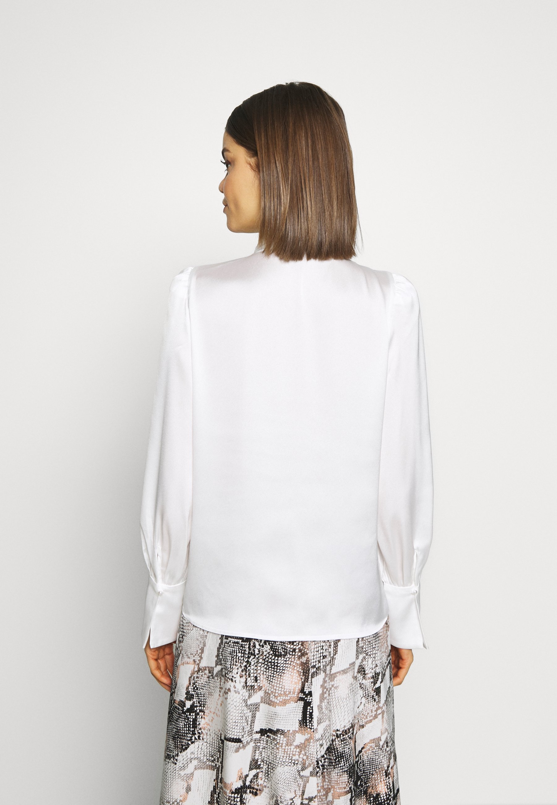 Forever New PEARL BUTTON TOP Blouse white Zalando.nl Forever New PEARL BUTTON TOP Blouse white Zalando.nl