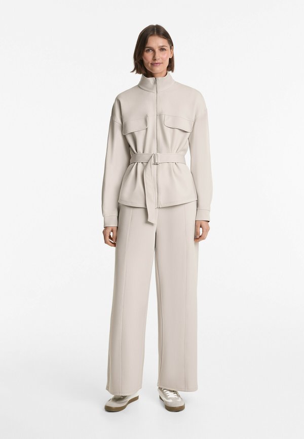 NEOPRENE-EFFECT BELTED - Übergangsjacke - stone