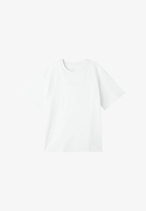 Witte kortgebouwde t-shirt met korte mouwen, ronde hals, gemaakt van soepel katoen, met een relaxte pasvorm zonder versieringen of patronen.