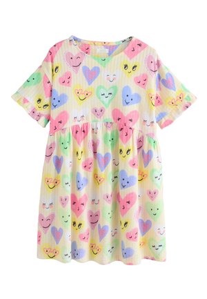 Robe pastel à manches courtes avec des motifs colorés de cœurs montrant divers visages souriants et clignant de l’œil sur un fond clair.