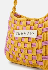 SUMMERY Copenhagen TACI CROSS BAG - Cross body bag - banana