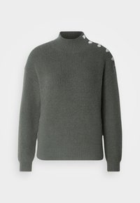 Pull en maille côtelée gris foncé avec col montant et six boutons décoratifs argentés le long de l'épaule gauche et de la manche.