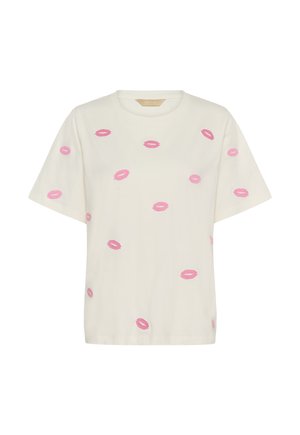 Camiseta blanca de manga corta con estampados de labios bordados en rosa dispersos, con cuello redondo y un ajuste cómodo y relajado.