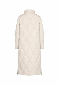 Gequilted lange jas in lichtbeige, met een hoge kraag en zijritsen. Het heeft een ruitpatroon en is gemaakt van een zachte, gladde stof.