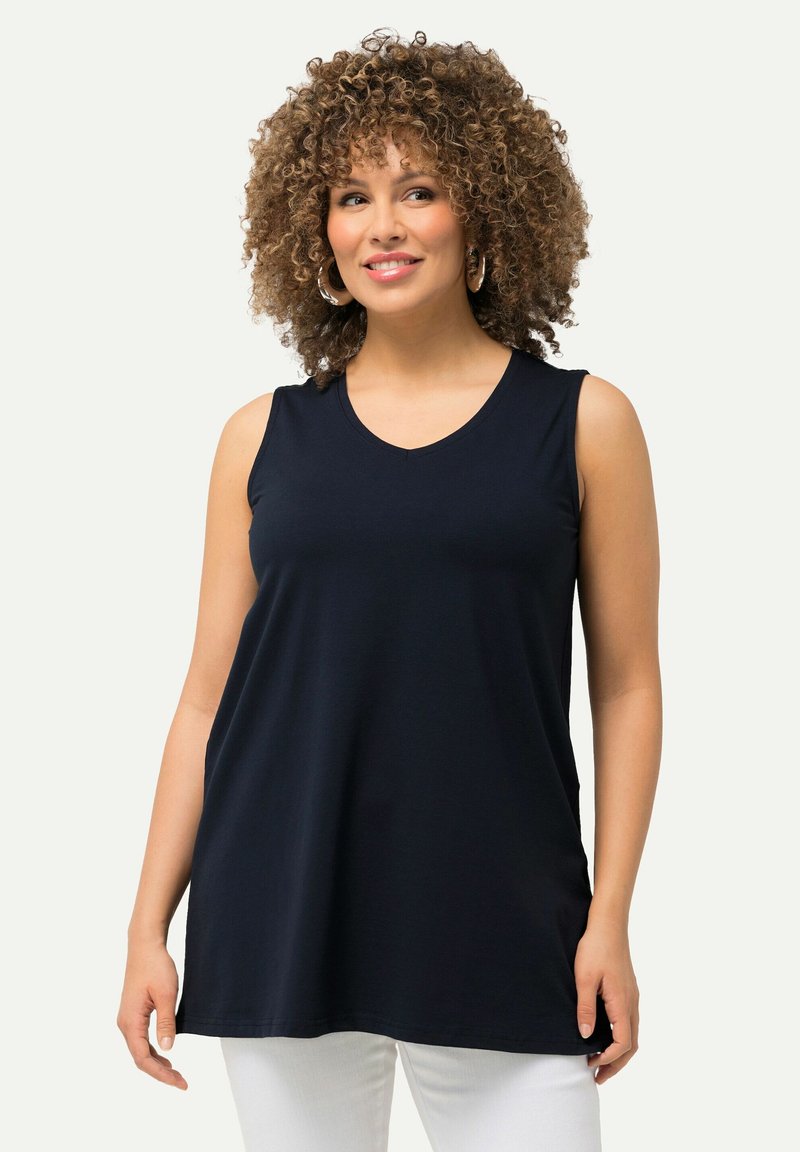 Tunica senza maniche blu navy con scollatura a V, realizzata in tessuto morbido, con una vestibilità rilassata e un orlo leggermente curvo.