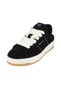 Sneaker in suede nero con lacci bianchi, suola intermedia bianca in contrasto e suola esterna in gomma color caramello. Presenta cuciture visibili e logo sulla linguetta.