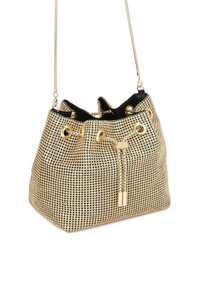 Borsa a secchiello dorata con paillettes, chiusura a coulisse, foderata in nero e con hardware color oro. Manico a catena regolabile.