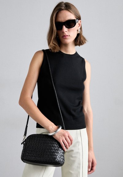 DRAGON DIFFUSION CHUNKY FELLINI POCHETTE - Geantă crossbody - black