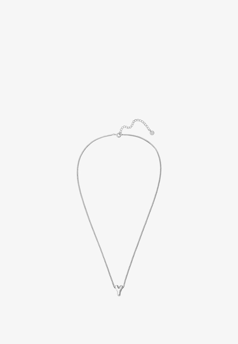 Collar de metal plateado con una cadena delicada y un pequeño colgante en forma de Y. Cuenta con un cierre estándar y una cadena de longitud ajustable.