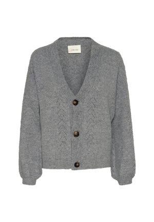 Cardigan en maille gris avec un décolleté en V, trois grands boutons sombres et des poignets côtelés. Présente un motif en chevrons subtil et une texture douce.