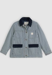 Gestreepte jas in marineblauw en wit, met een corduroy kraag, voorzakken en knoopsluiting. Gemaakt van duurzaam materiaal.