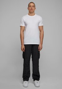 Urban Classics Cargo trousers - black