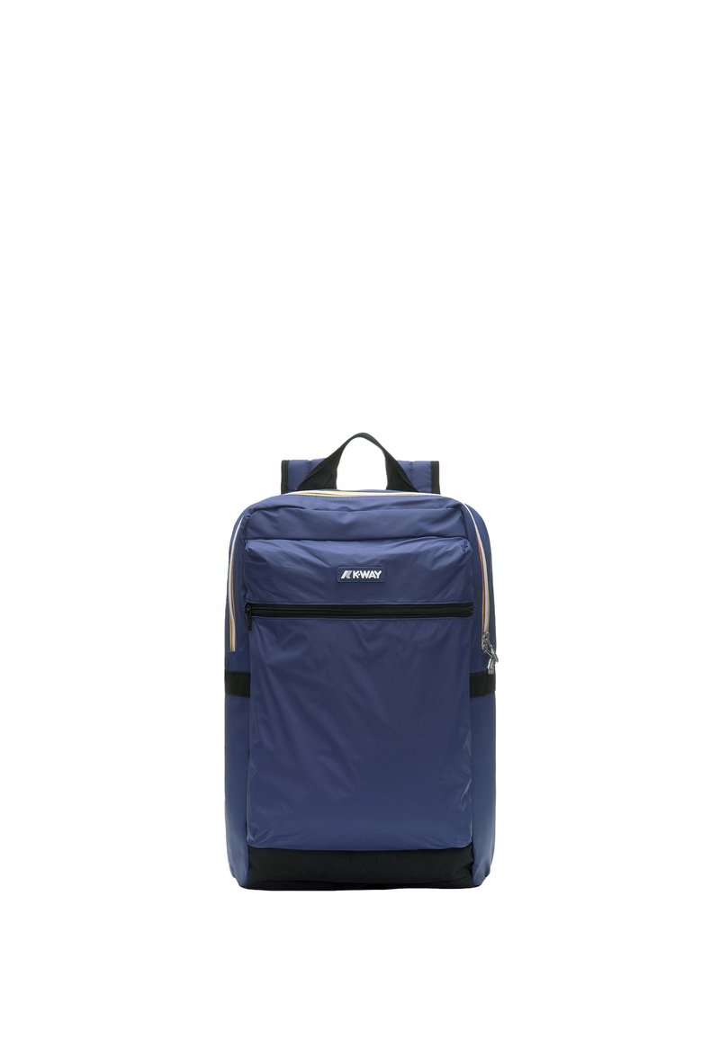 Zaino in nylon blu navy con tasca frontale con zip, due spallacci, manico superiore e dettagli neri nella parte inferiore per una maggiore durata.