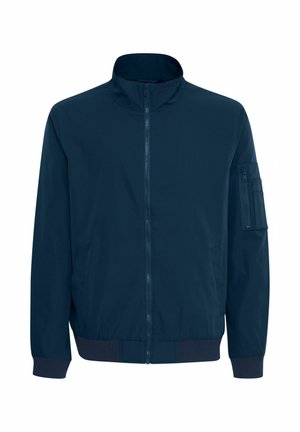 Veste bomber marine avec col montant, fermeture éclair avant, poches latérales et poche zippée sur le bras. Tissu lisse avec poignets et ourlet côtelés.