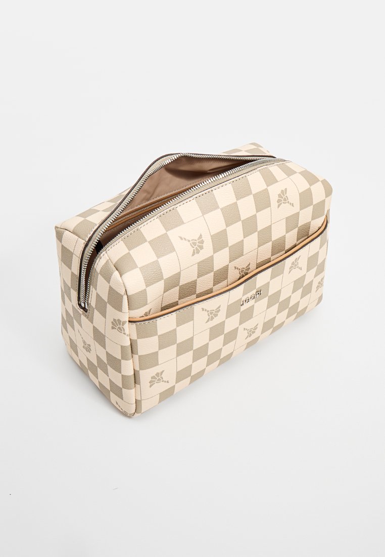 Beige und cremefarbene kosmetiktasche mit einem karierten design, reißverschluss und logo-detail auf der aussenseite. Glatte oberfläche.