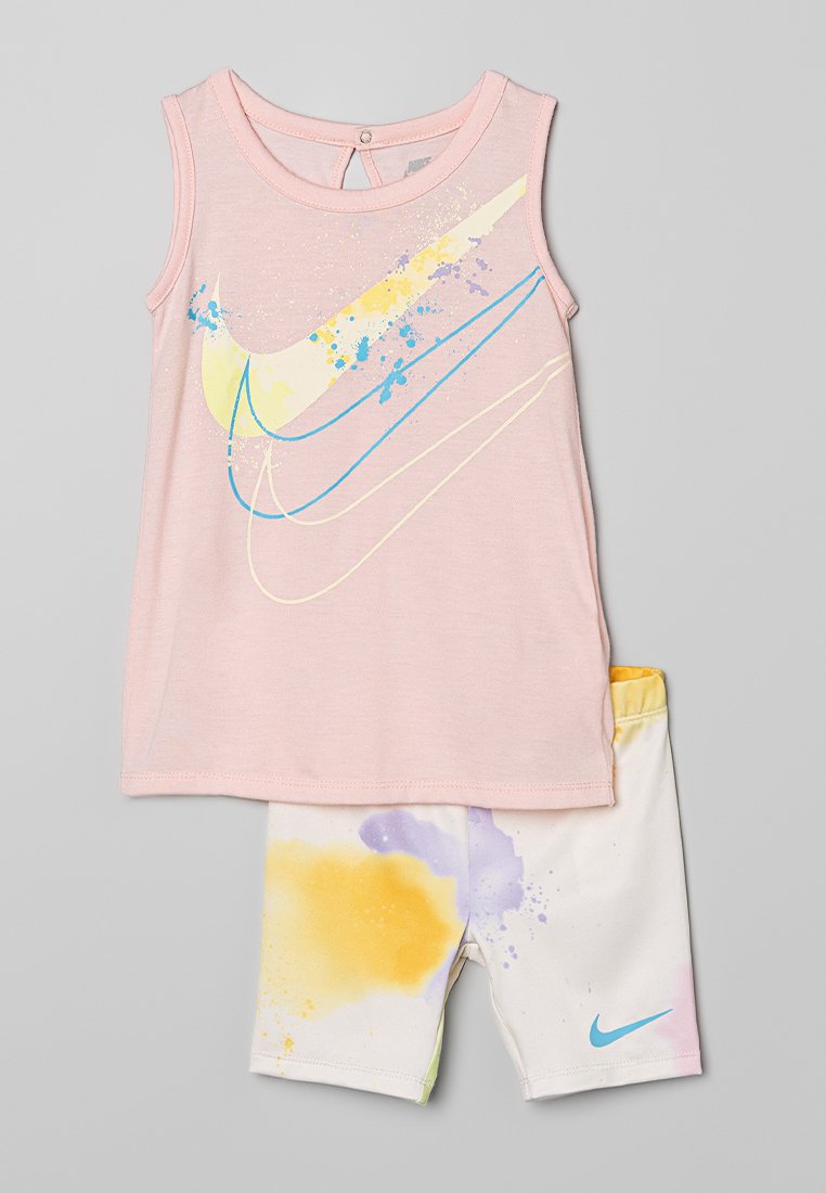 Nike Sportswear Sport T-shirt wit Nike Sportswear Sport T-shirt wit