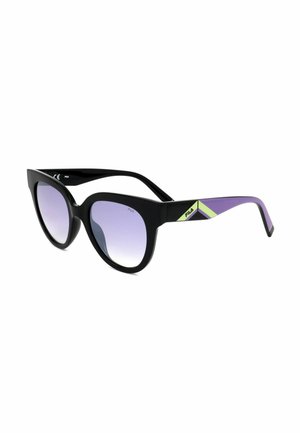 Occhiali da sole neri a forma di occhi di gatto con lenti sfumate viola e motivo a chevron verde e nero sulle aste, inclinati verso destra.