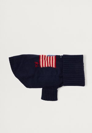 Suéter de punto para mascotas en color marino con puños acanalados. Presenta un acento de rayas rojas y un detalle bordado "RL" en el lateral. Textura suave y diseño ajustado.