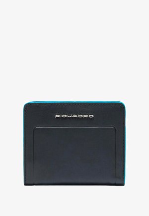 Zwarte lederen portemonnee met turquoise accenten, voorzien van een voorvak voor kaarten en een geperst merklogo van Piquadro, met een gladde textuur.