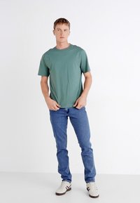 Abercrombie & Fitch CLASSIC POLISHED - Paprasti marškinėliai - dark forest