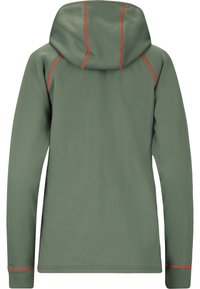 Olivgrön hoodie med en slät yta, featuring kontrasterande orange sömmar längs sömmarna och en snörning på huvan.