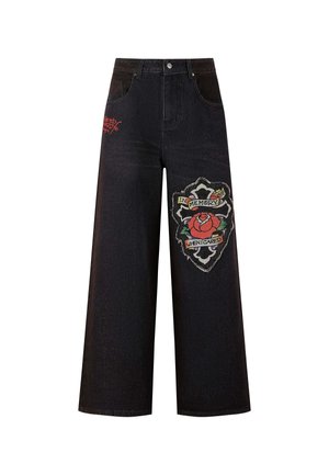 Zwarte wijde jeans met geborduurde rode rozenpatch en tekst "TER HERINNERING AAN WANNEER IK ZORGDE." Heeft een klassieke vijf-pocket ontwerp en riemlussen.