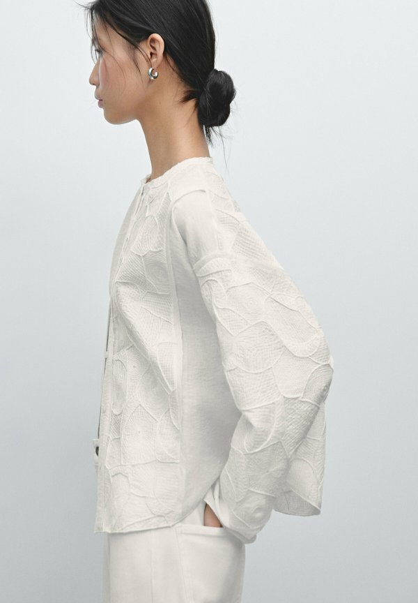 FLOWING WITH EMBROIDERED DETAIL - Button-down blouse3