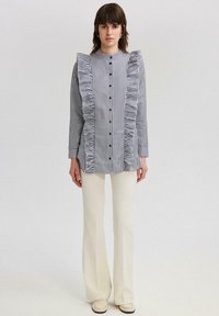 Touché Privé RUFFLE DETAIL - Užsagstoma palaidinė - navy blue