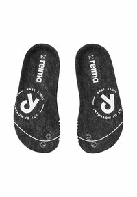 Czarne filcowe wkładki z białym napisem i logo. Charakteryzują się zaokrąglonym kształtem i teksturowaną powierzchnią. Na wkładkach zaznaczony rozmiar 24.