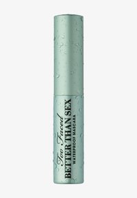 Mintgroene mascara tube met een gestructureerde, waterdruppelafwerking. Zwarte letters zeggen "Too Faced BETTER THAN SEX Waterproof Mascara."