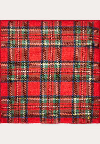 Κόκκινη κουβέρτα ταρτάν με πράσινες, μπλε και μαύρες ρίγες, με λεπτές λευκές λεπτομέρειες. Μαλακή υφή με έντονο καρό σχέδιο.