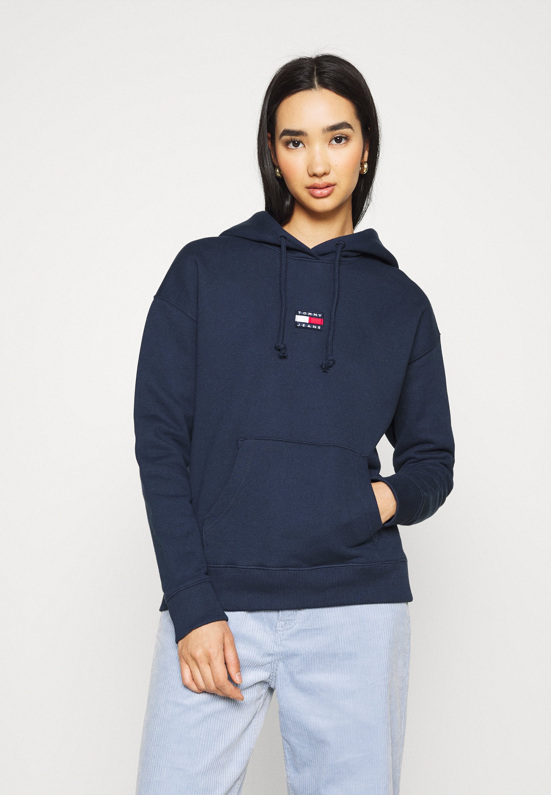 tommy center badge hoodie
