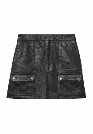 Svart läder minikjol med en texturerad yta, som har två framfickor med knappstängningar och en rak skärning.
