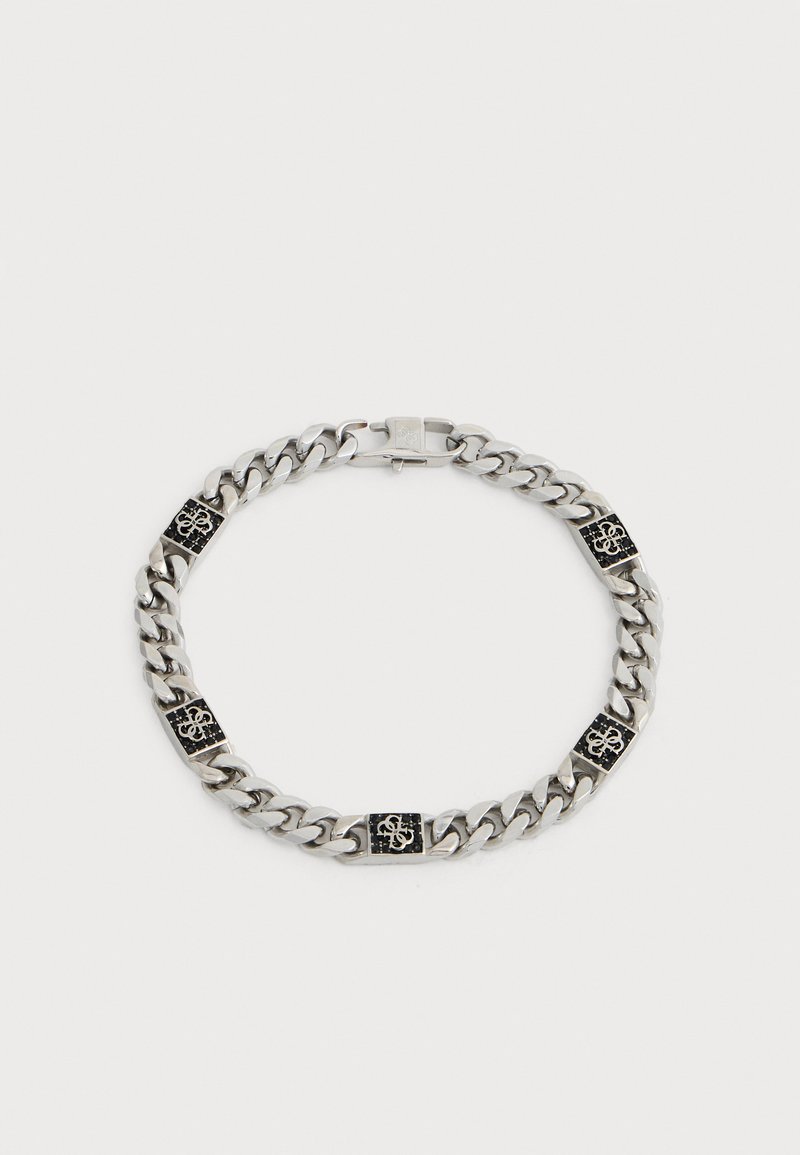 Bracelet chaîne argent avec cinq maillons rectangulaires noirs présentant des motifs entrelacés de lettres blanches.