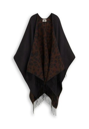 Zwart-bruine poncho met luipaardprint, open voorkant en franjes langs de onderkant, hangend tegen een witte achtergrond.