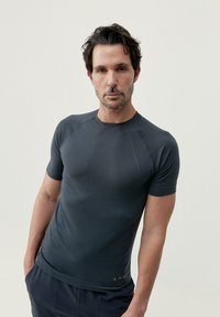 Born Living Yoga NYONG - Sportovní tričko - gris oscuro