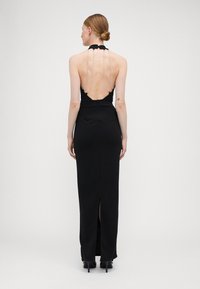 WAL G TALL LEILA HALTERNECK DIAMANTE MAXI - Žerzejové šaty - black