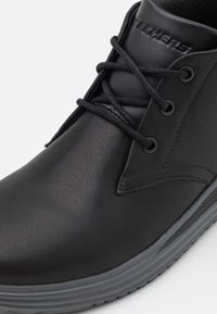 Skechers PROVEN - Botines con cordones - black
