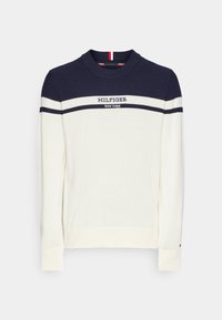 Maglione a maglia blu navy e crema con collo rotondo; presenta strisce orizzontali e il logo ricamato "HILFIGER NEW YORK" sul davanti.