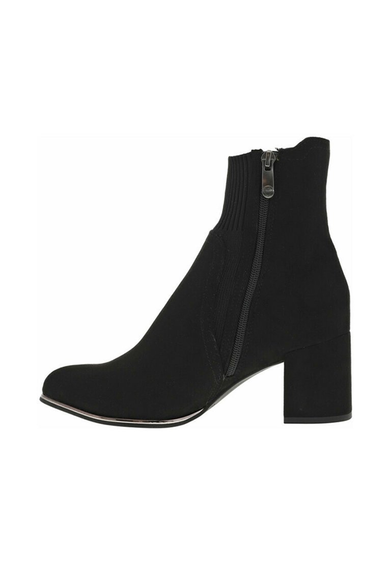 Bottines noires en tissu lisse, dotées d'une fermeture éclair sur le côté et d'un talon carré. Design épuré avec un bout pointu et peu d'ornements.