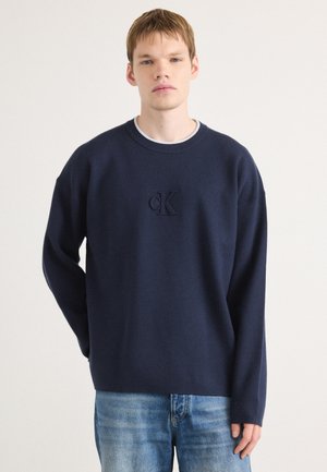 EMBOSSED LOGO SWEATER - Jersey de punto - dark sapphire